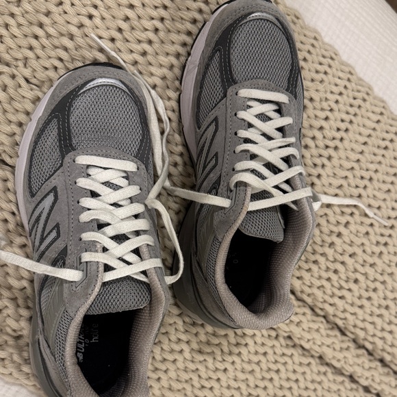 New Balance Women's 990v6 Shoes - Picture 3 of 5